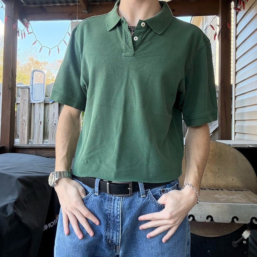 Super cool vintage y2k 2000s green men’s cropped polo!